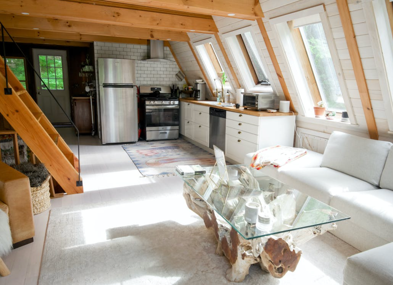 Boosting Efficiency and Elevating Guest Experience: How Populife Transformed My Airbnb Hosting Journey